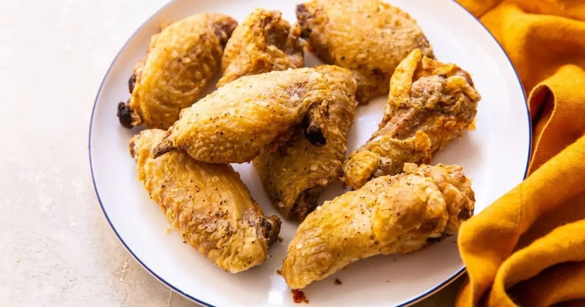 Tasty Chicken Air Fryer Recipes a Plate of Crispy Air Fryer Chicken Wings with Baking Powder