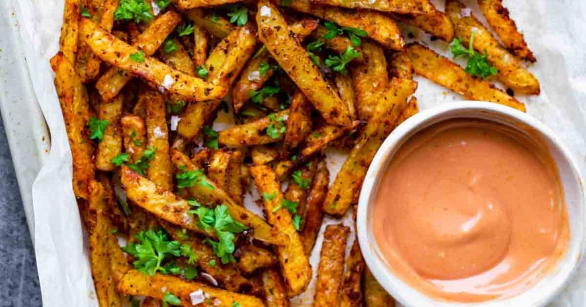 Air Fryer Restaurant Recipes Close Up of Five Guys Cajun Fries